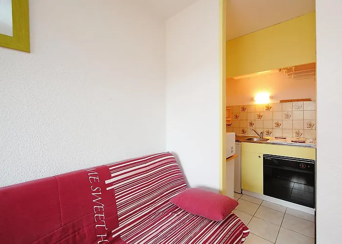 Douc-7 By Interhome سانيوس